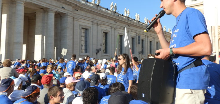 In piazza in attesa del papa