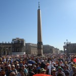 La piazza è piena di pellegrini